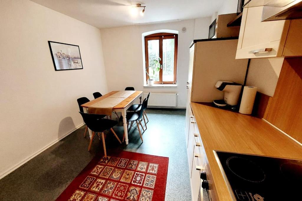 Zentrale Ferienwohnung - Direkt Am See Und Schloss Schwerin  Extérieur photo